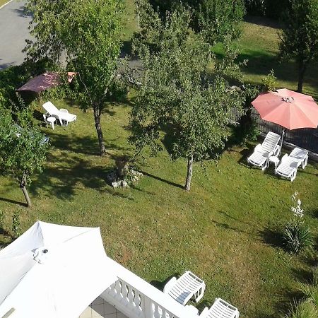 Guest House Surina App Surina'S Green Holiday Rupa Exterior foto