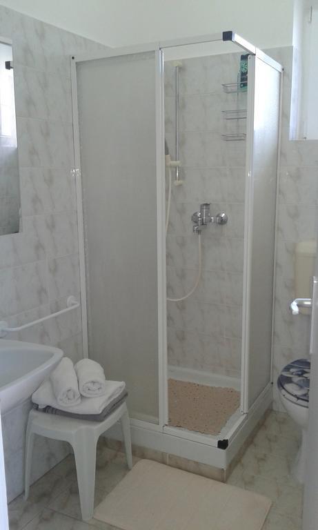 Guest House Surina App Surina'S Green Holiday Rupa Exterior foto