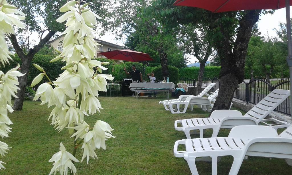 Guest House Surina App Surina'S Green Holiday Rupa Exterior foto