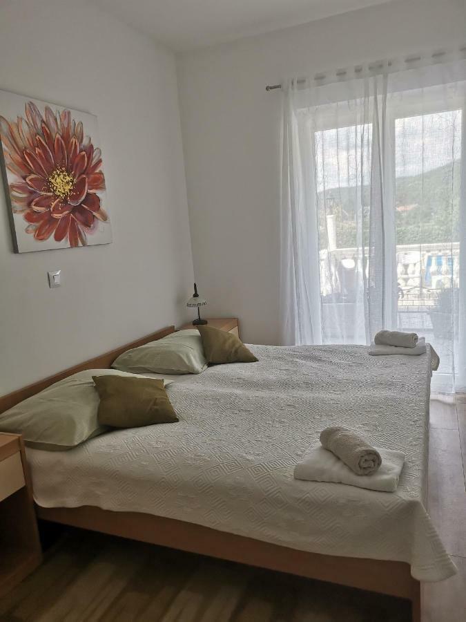 Guest House Surina App Surina'S Green Holiday Rupa Exterior foto