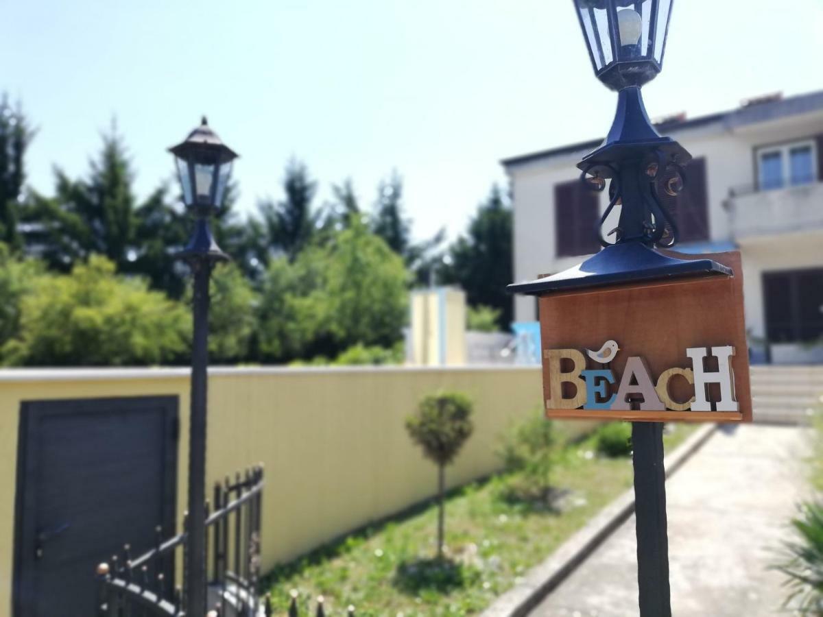 Guest House Surina App Surina'S Green Holiday Rupa Exterior foto