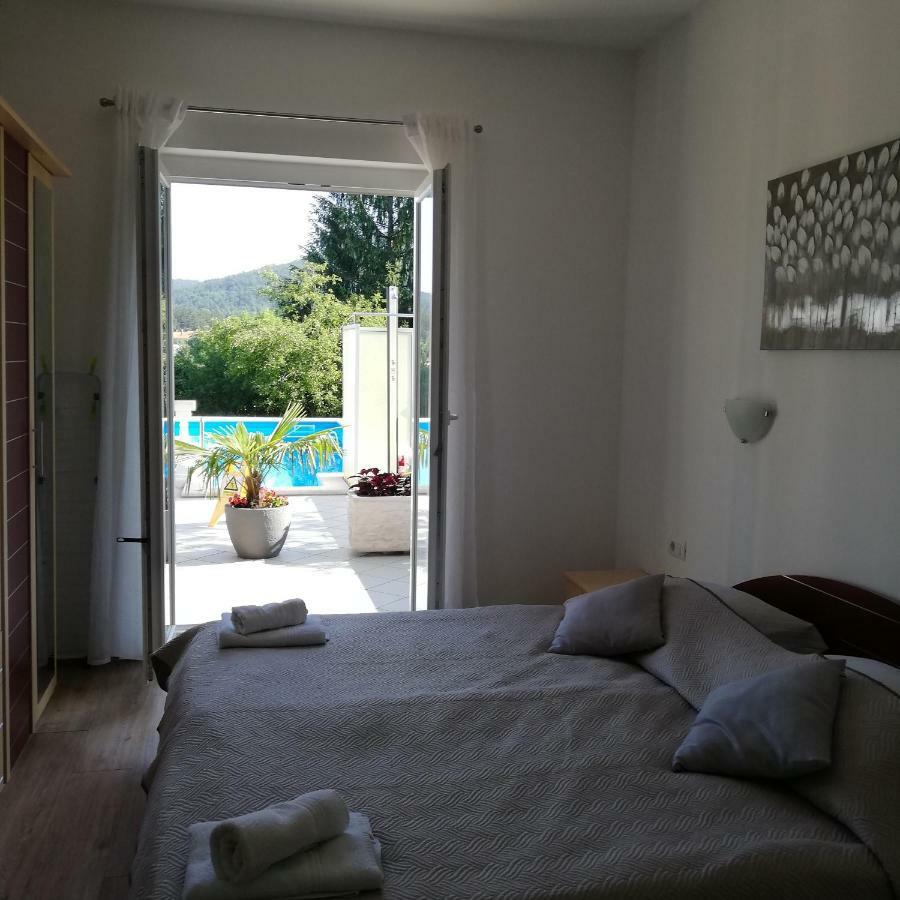 Guest House Surina App Surina'S Green Holiday Rupa Zimmer foto