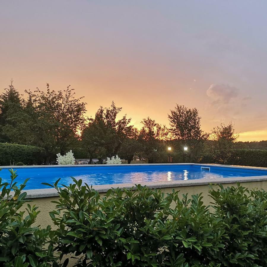 Guest House Surina App Surina'S Green Holiday Rupa Exterior foto