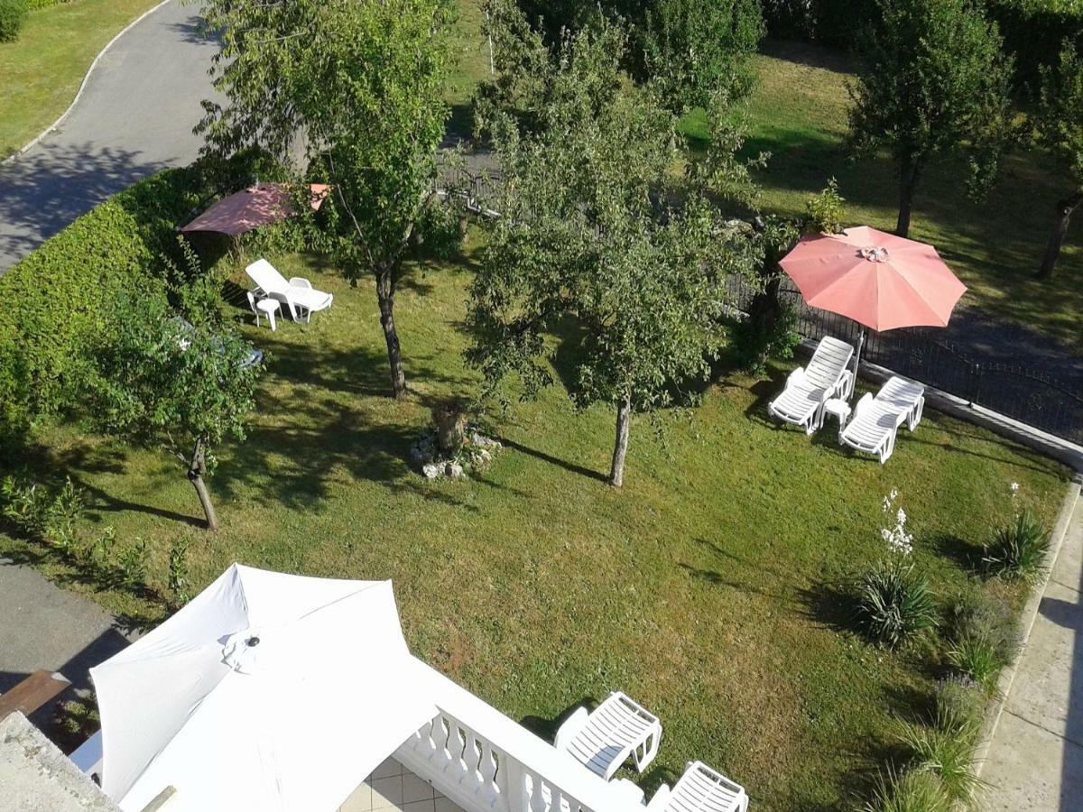 Guest House Surina App Surina'S Green Holiday Rupa Exterior foto